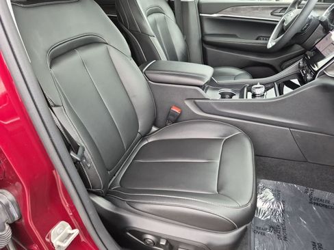 Used 2023 Jeep Grand Cherokee L Limited AWD/4WD image 22