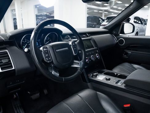 Used 2018 Land Rover Discovery SE image 18