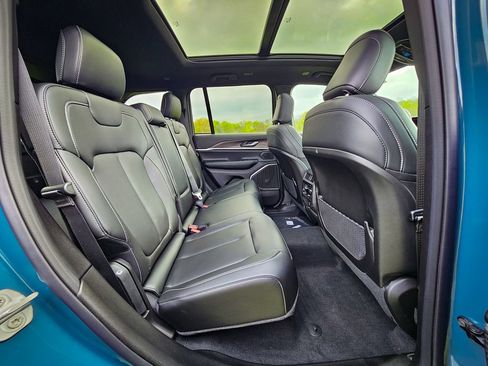 New 2026 Jeep Grand Cherokee Limited AWD/4WD image 40