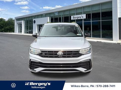 Certified 2022 Volkswagen Tiguan SE R-Line AWD/4WD image 2