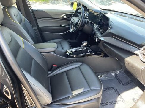 Used 2025 Chevrolet Trax ACTIV FWD image 17