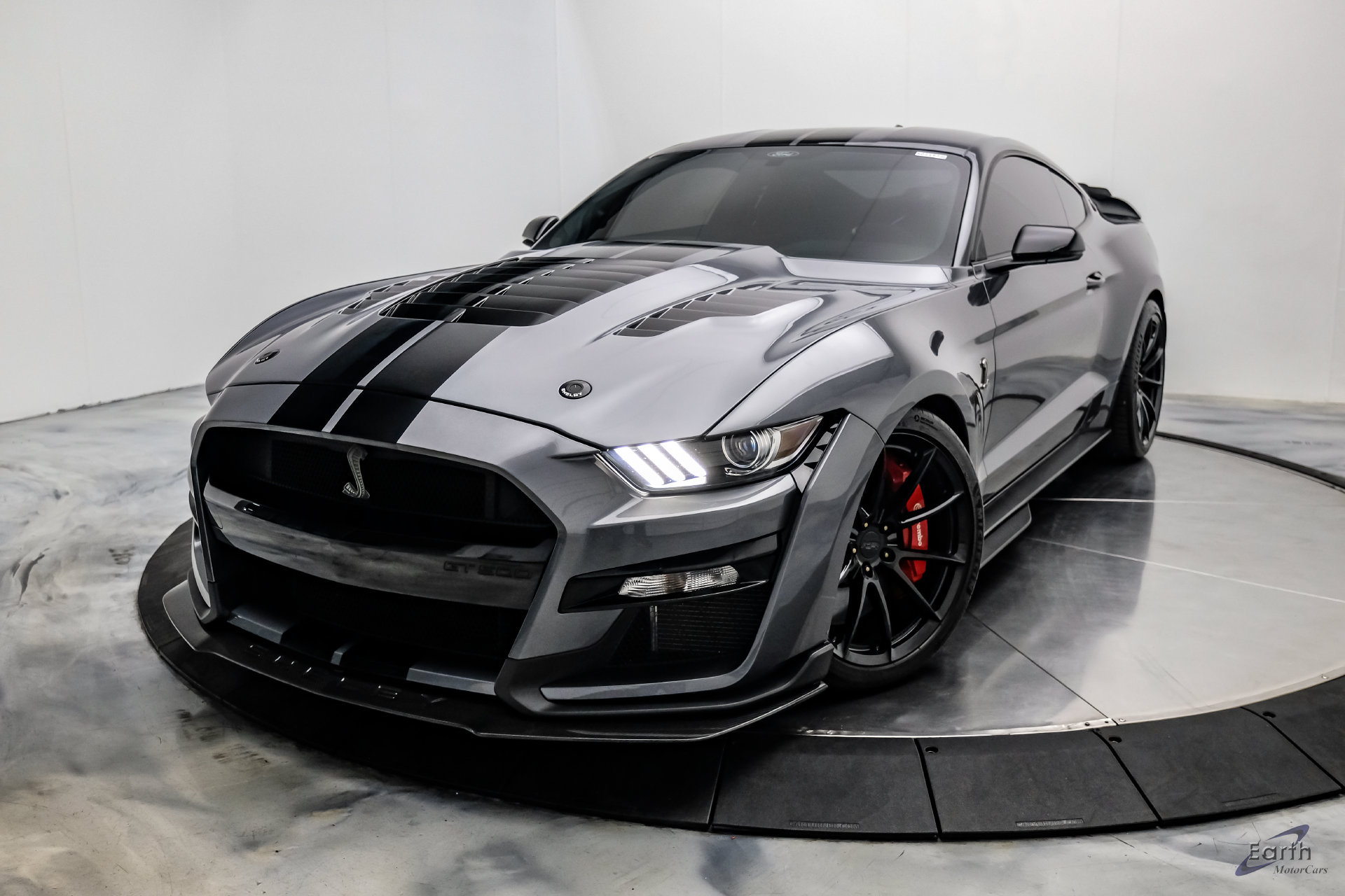 Used 2021 Ford Mustang Shelby GT500 w/ Technology Package RWD image 3