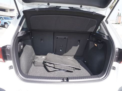 Used 2023 Volkswagen Taos SE image 11