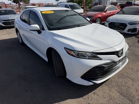 Used 2019 Toyota Camry LE FWD image 3