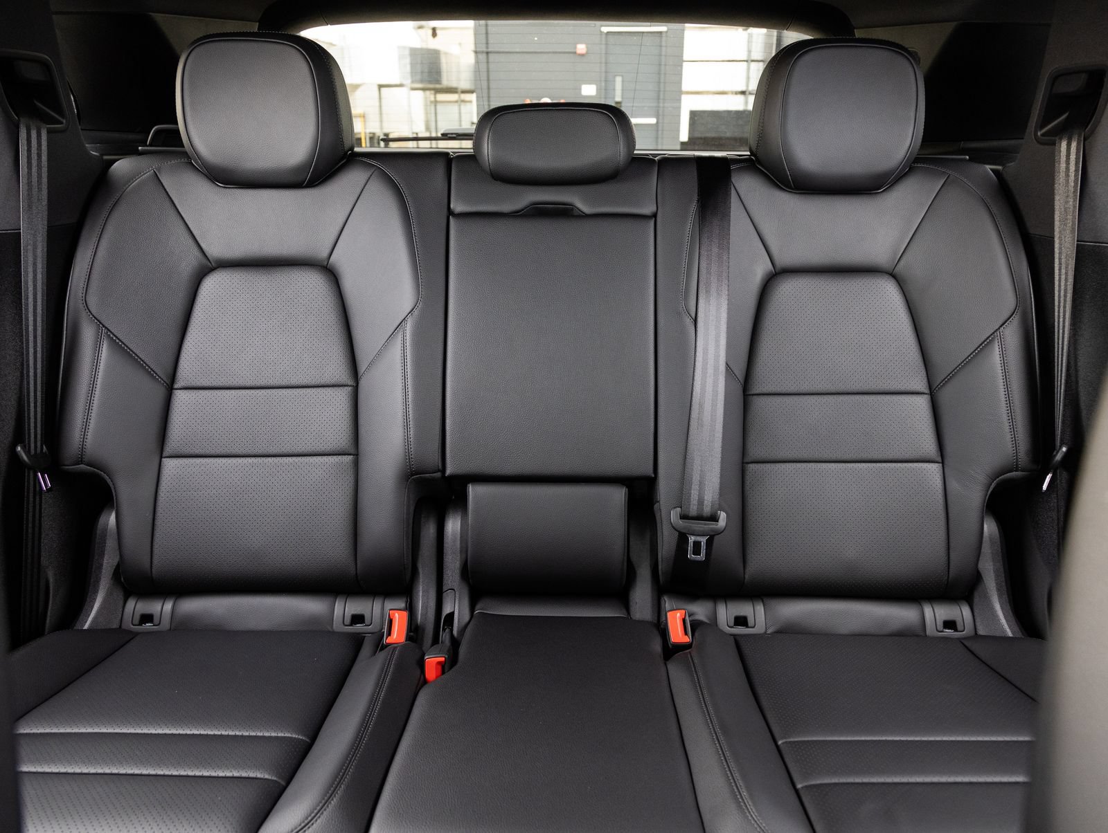 Certified 2025 Porsche Cayenne AWD/4WD image 27