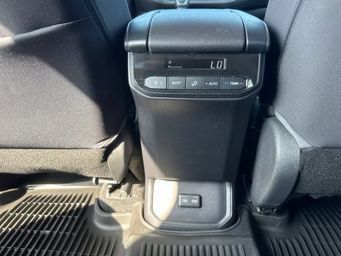 Used 2023 Toyota Highlander LE FWD image 8