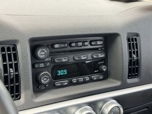 Used 2004 Chevrolet SSR w/ Preferred Equipment Group image 25