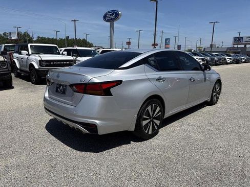 Used 2019 Nissan Altima 2.5 SV FWD image 3