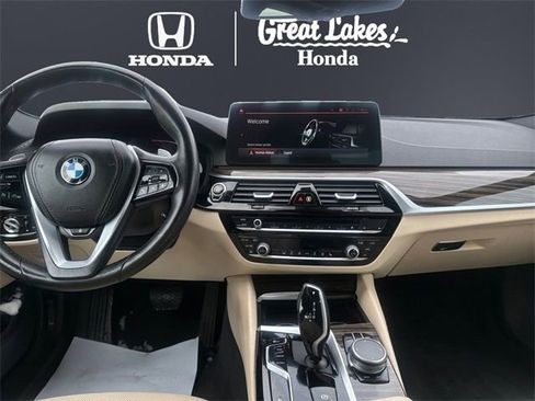 Used 2022 BMW 530i xDrive w/ Premium Package image 10