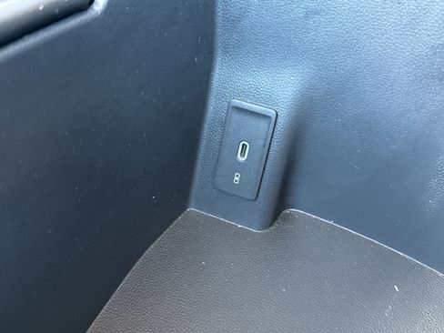 Used 2024 Volkswagen Atlas SE image 15