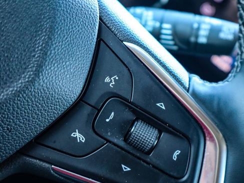 Used 2025 Chevrolet Trax LT w/ LT Convenience Package image 25