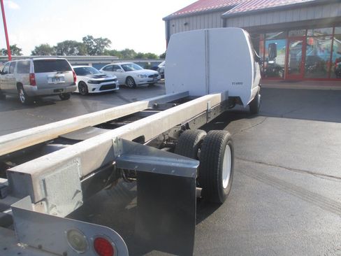 Used 2011 Ford E-450 and Econoline 450 Super Duty image 7
