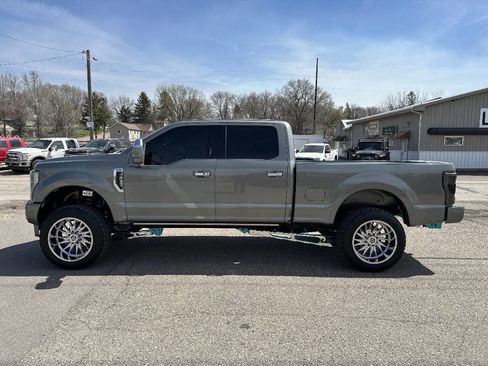 Used 2019 Ford F250 Platinum w/ Platinum Ultimate Package AWD/4WD image 2