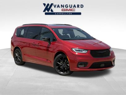 Used 2025 Chrysler Pacifica Limited