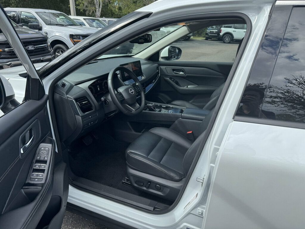 Used 2026 Nissan Rogue SL FWD image 3