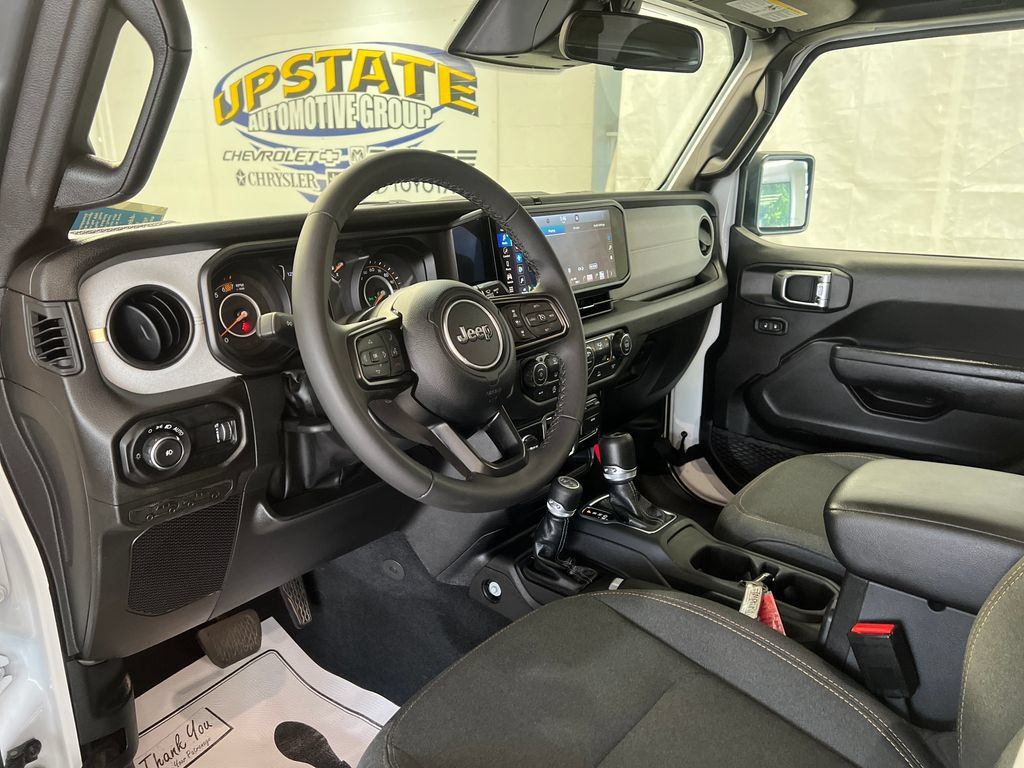 Used 2025 Jeep Wrangler Unlimited Sport AWD/4WD image 16
