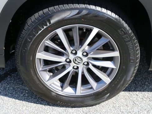 Used 2018 Toyota Highlander XLE FWD image 14