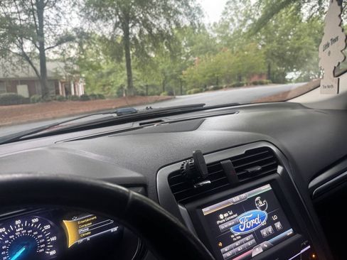 Used 2015 Ford Fusion Titanium FWD image 20