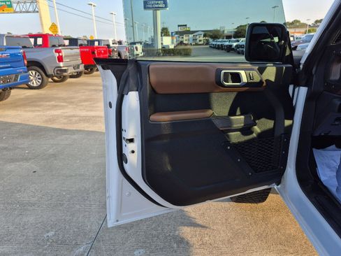 Certified 2023 Ford Bronco Outer Banks w/ Sasquatch Package image 6