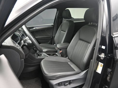 Used 2023 Volkswagen Tiguan SE R-Line FWD image 15