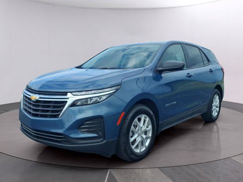 Certified 2024 Chevrolet Equinox LS w/ LS Convenience Package FWD image 1