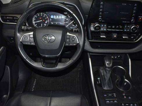 Used 2020 Toyota Highlander XLE image 14