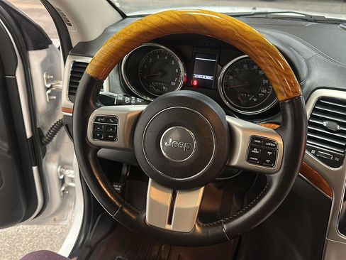 Used 2013 Jeep Grand Cherokee Overland w/ Advance Technology Group image 19