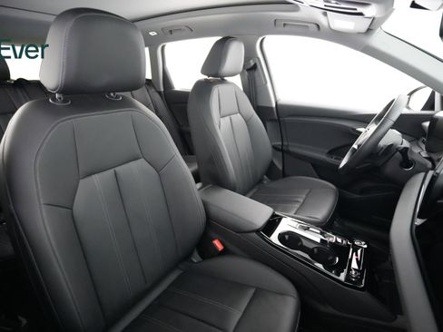 Used 2025 Audi Q6 e-tron Premium w/ Convenience Package RWD image 23