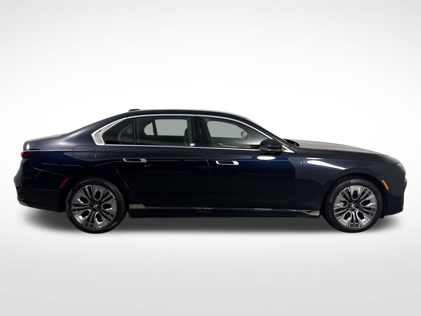 Used 2023 BMW i7 xDrive60 AWD/4WD image 35