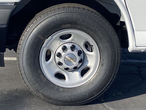 New 2026 Chevrolet Express 2500 w/ Driver Convenience Package image 30