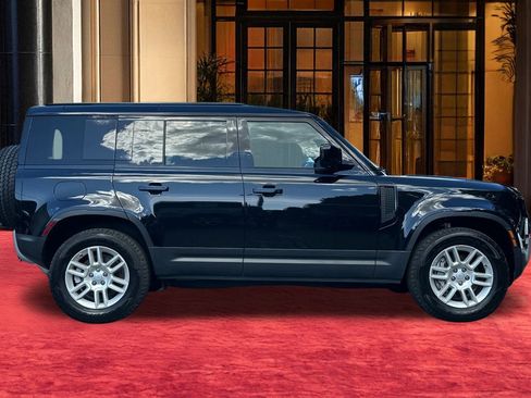 Used 2025 Land Rover Defender 110 S image 9