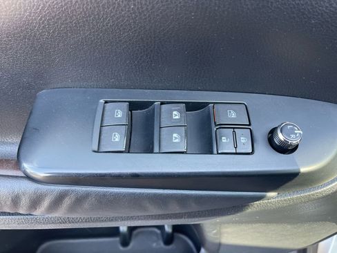 Used 2015 Toyota Highlander XLE image 26