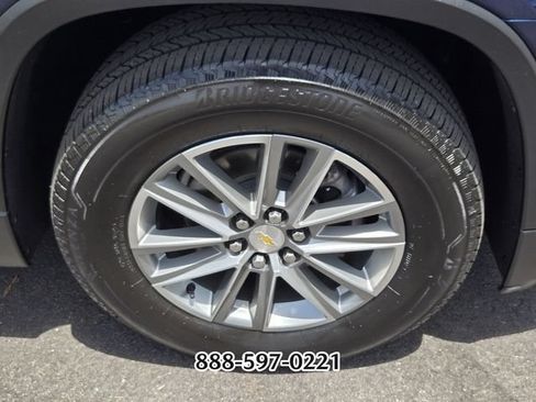 Used 2023 Chevrolet Traverse LT FWD image 21