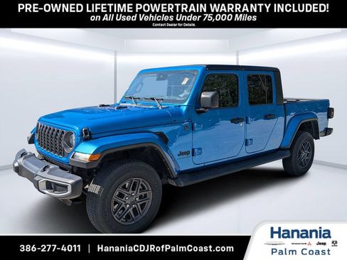 Used 2024 Jeep Gladiator Sport AWD/4WD image 7