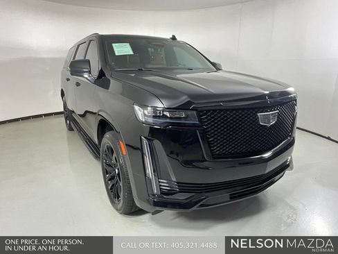 Used 2024 Cadillac Escalade ESV Sport w/ LPO, ONYX Package AWD/4WD image 3