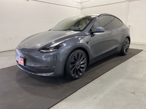 Used 2021 Tesla Model Y Performance image 3