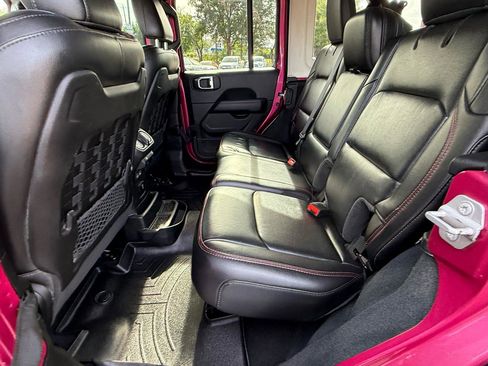 Used 2022 Jeep Wrangler Unlimited Rubicon w/ Xtreme Recon 35" Tire Package AWD/4WD image 26