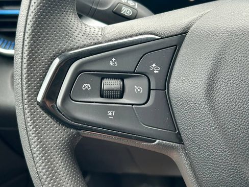 Used 2025 Chevrolet Trax LT FWD image 32