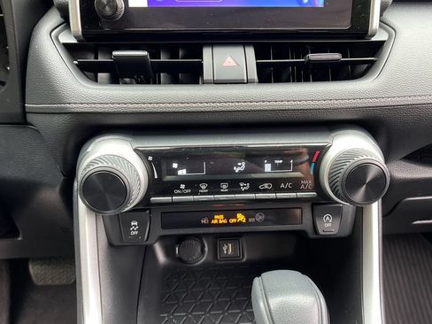 Used 2023 Toyota RAV4 LE AWD/4WD image 17