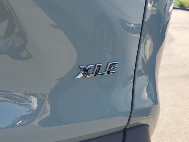 Used 2020 Toyota RAV4 XLE Premium w/ All Weather Liner Package FWD image 8