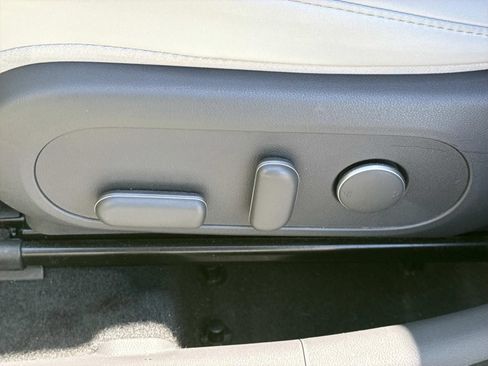 Used 2024 Hyundai Kona Limited AWD/4WD image 22