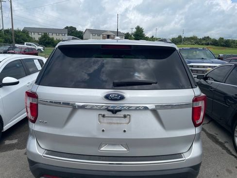 Used 2018 Ford Explorer XLT w/ Equipment Group 201A FWD image 4