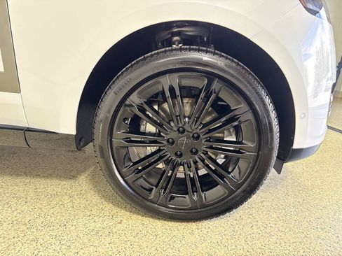 New 2026 Land Rover Range Rover Long Wheelbase SE AWD/4WD image 9