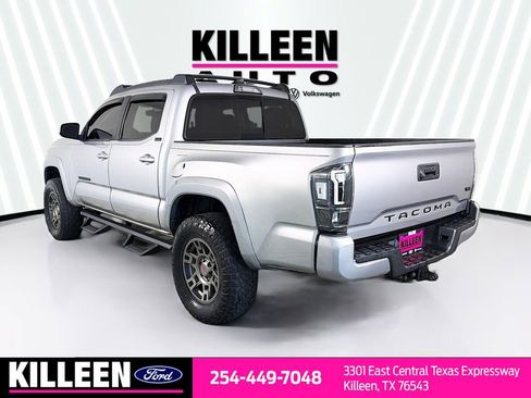Used 2018 Toyota Tacoma SR5 RWD image 6