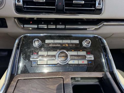 Used 2021 Lincoln Navigator L Reserve AWD/4WD image 22