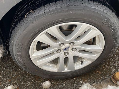 Certified 2018 Ford Explorer XLT w/ Equipment Group 202A image 15