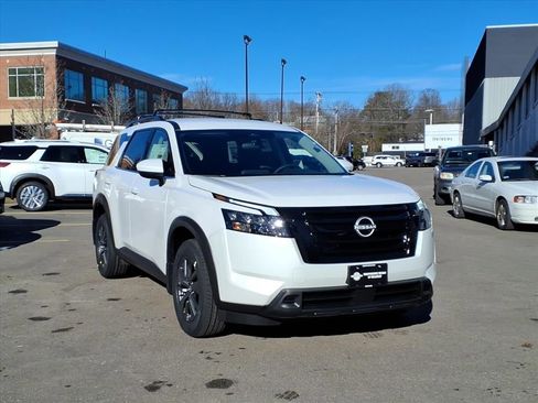 New 2025 Nissan Pathfinder SV w/ Black Appearance Package image 2