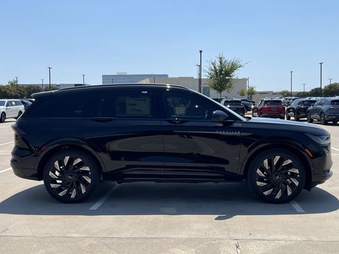 New 2025 Lincoln Nautilus Reserve w/ Jet Appearance Package image 10
