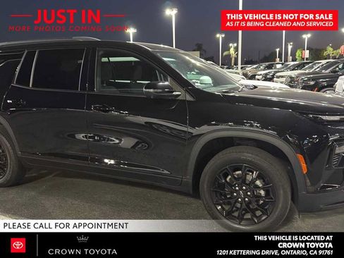 Used 2024 Chevrolet Traverse LT w/ Midnight/Sport Edition FWD image 3