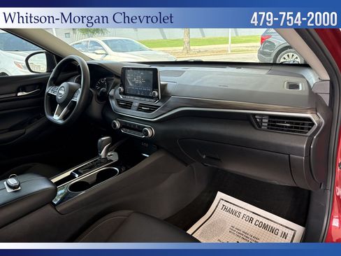 Used 2024 Nissan Altima 2.5 SV FWD image 30